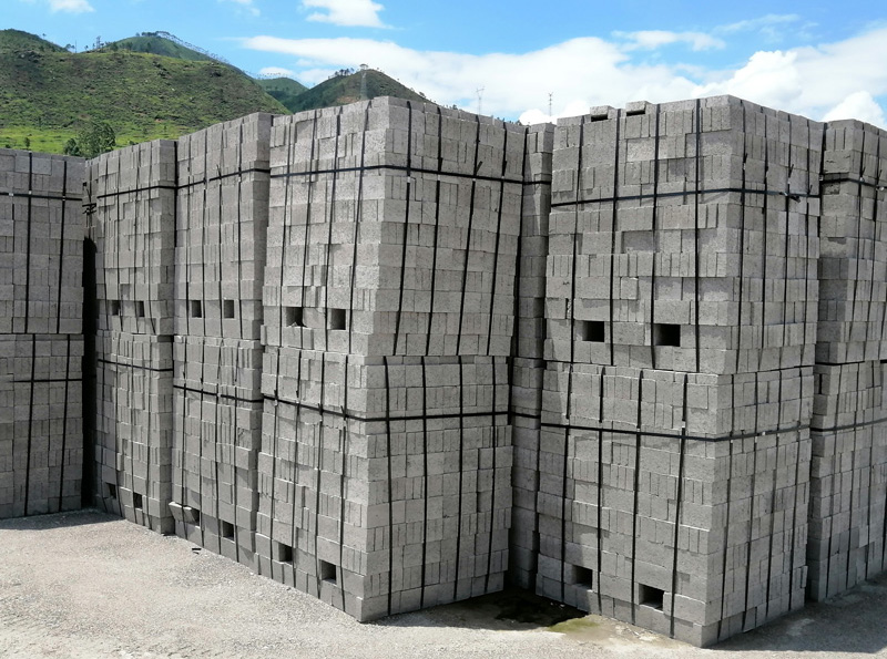 水泥磚頭改用黑色塑鋼帶免托打包的優(yōu)勢有哪些？